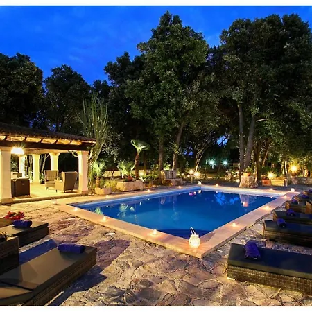 Las Encinas Villa